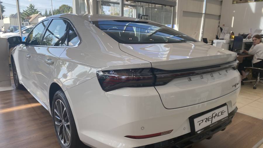 Автомобиль Geely Preface